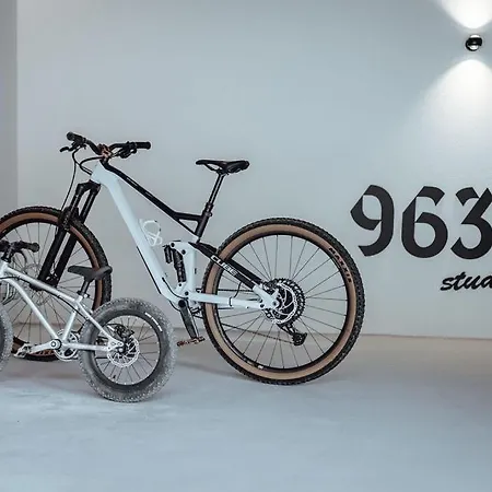 Studio 963-3